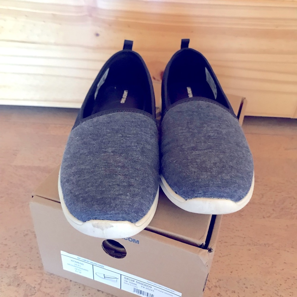 Like new. Lands End navy knit comfort walking shoes.